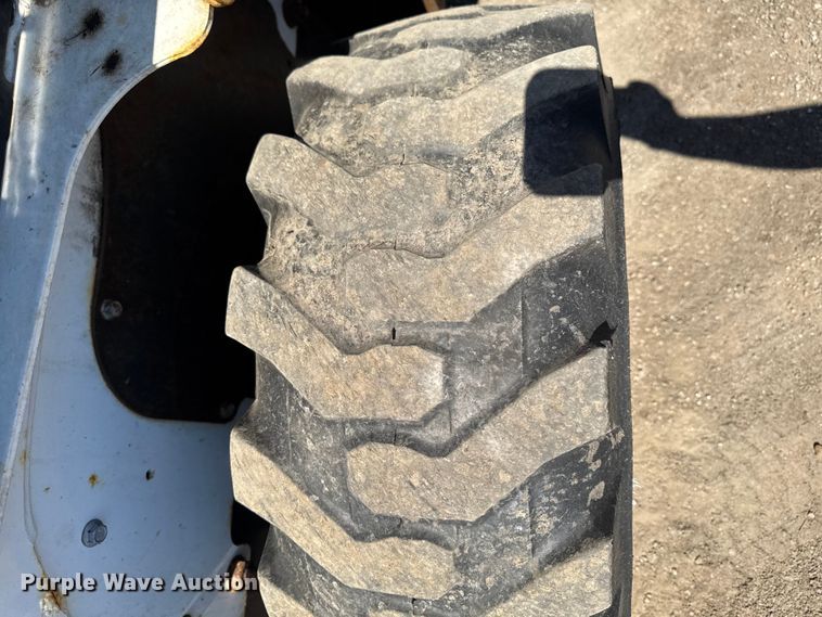 image for item EF2467 2018 Bobcat S740 skid steer loader