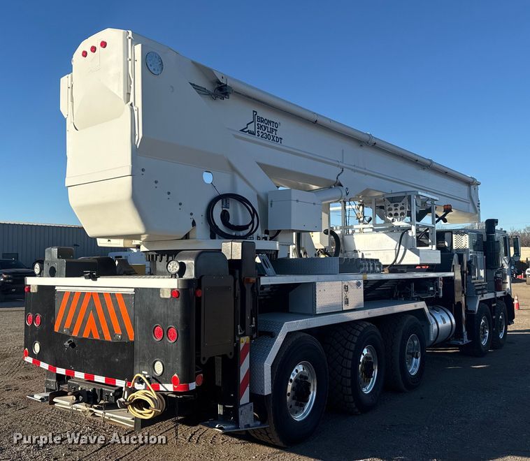 image for item EG1923 2015 Tor Truck, R.P.M. Tech Inc. BC-10610-TS bucket truck