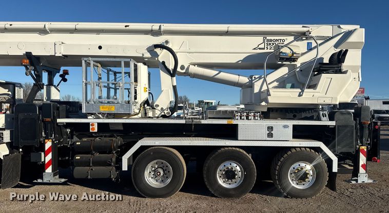 image for item EG1923 2015 Tor Truck, R.P.M. Tech Inc. BC-10610-TS bucket truck