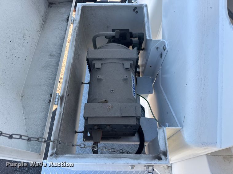 image for item EG1923 2015 Tor Truck, R.P.M. Tech Inc. BC-10610-TS bucket truck