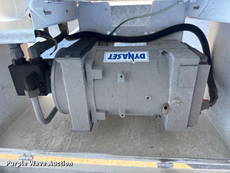 image for item EG1923 2015 Tor Truck, R.P.M. Tech Inc. BC-10610-TS bucket truck