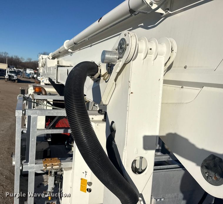 image for item EG1923 2015 Tor Truck, R.P.M. Tech Inc. BC-10610-TS bucket truck