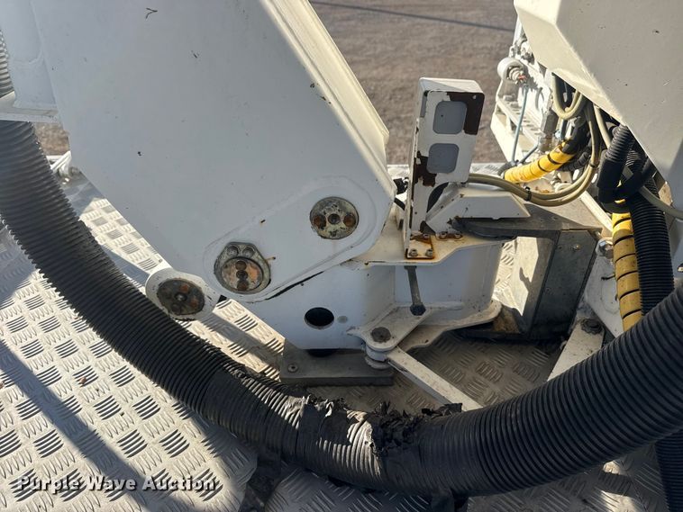 image for item EG1923 2015 Tor Truck, R.P.M. Tech Inc. BC-10610-TS bucket truck
