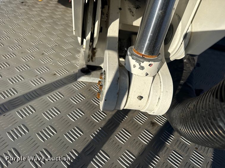 image for item EG1923 2015 Tor Truck, R.P.M. Tech Inc. BC-10610-TS bucket truck