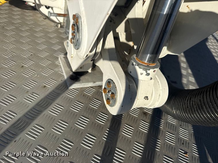 image for item EG1923 2015 Tor Truck, R.P.M. Tech Inc. BC-10610-TS bucket truck