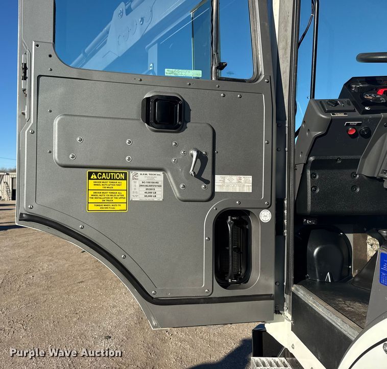 image for item EG1923 2015 Tor Truck, R.P.M. Tech Inc. BC-10610-TS bucket truck
