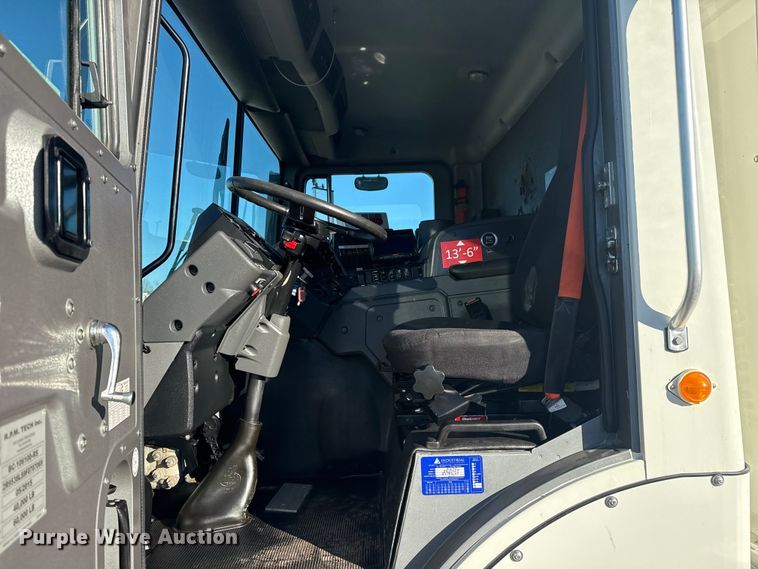 image for item EG1923 2015 Tor Truck, R.P.M. Tech Inc. BC-10610-TS bucket truck