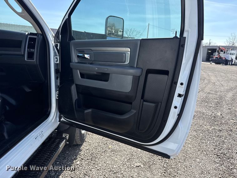 image for item EG8894 2018 Ram  5500 HD utility / service truck
