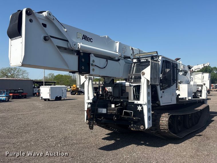 image for item EG8953 Prinoth GT 3000 track carrier with bucket lift