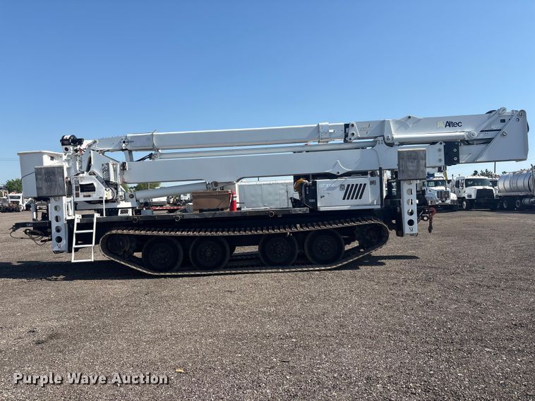 image for item EG8953 Prinoth GT 3000 track carrier with bucket lift