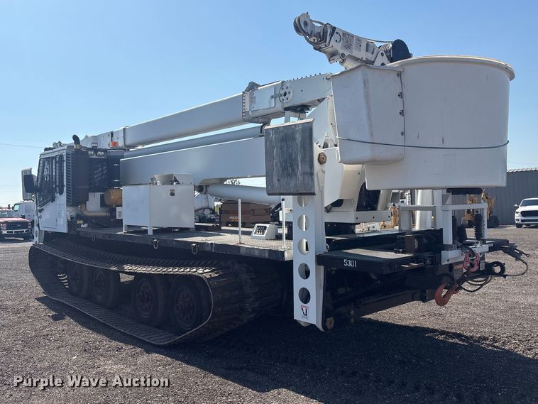 image for item EG8953 Prinoth GT 3000 track carrier with bucket lift