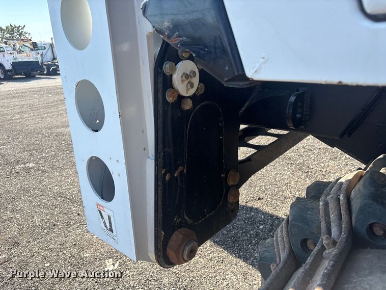 image for item EG8953 Prinoth GT 3000 track carrier with bucket lift