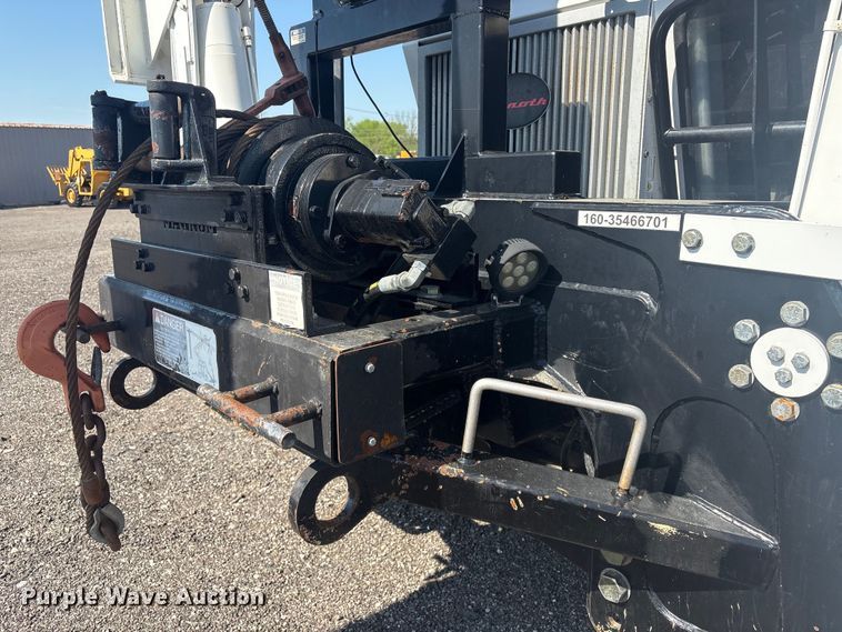 image for item EG8953 Prinoth GT 3000 track carrier with bucket lift