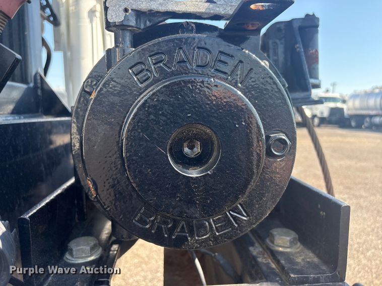 image for item EG8953 Prinoth GT 3000 track carrier with bucket lift