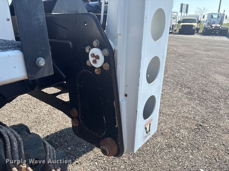 image for item EG8953 Prinoth GT 3000 track carrier with bucket lift