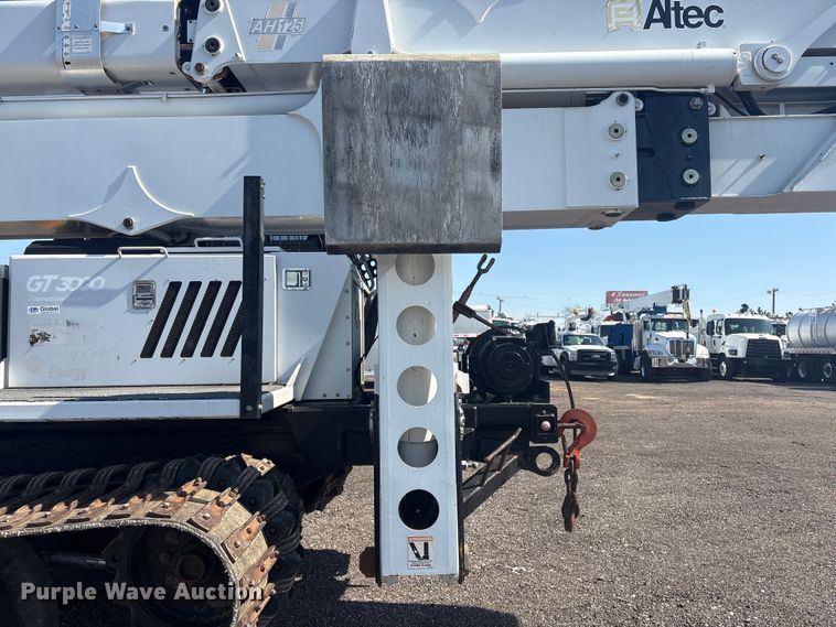 image for item EG8953 Prinoth GT 3000 track carrier with bucket lift