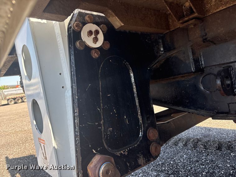 image for item EG8953 Prinoth GT 3000 track carrier with bucket lift