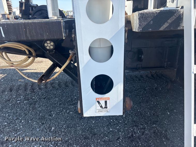 image for item EG8953 Prinoth GT 3000 track carrier with bucket lift