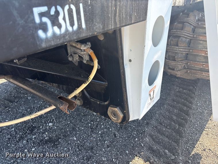 image for item EG8953 Prinoth GT 3000 track carrier with bucket lift