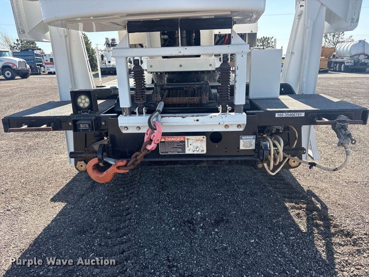 image for item EG8953 Prinoth GT 3000 track carrier with bucket lift