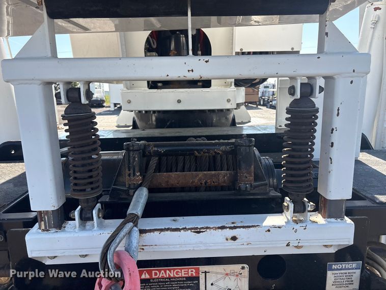 image for item EG8953 Prinoth GT 3000 track carrier with bucket lift