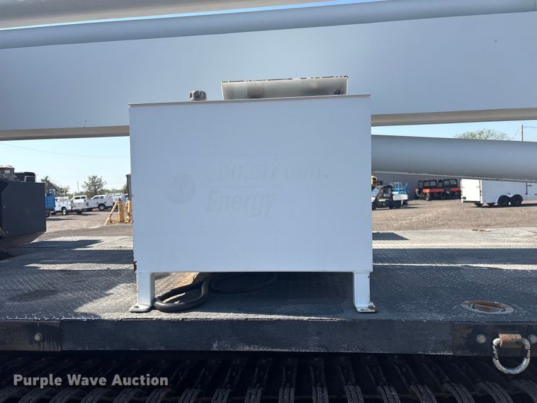 image for item EG8953 Prinoth GT 3000 track carrier with bucket lift