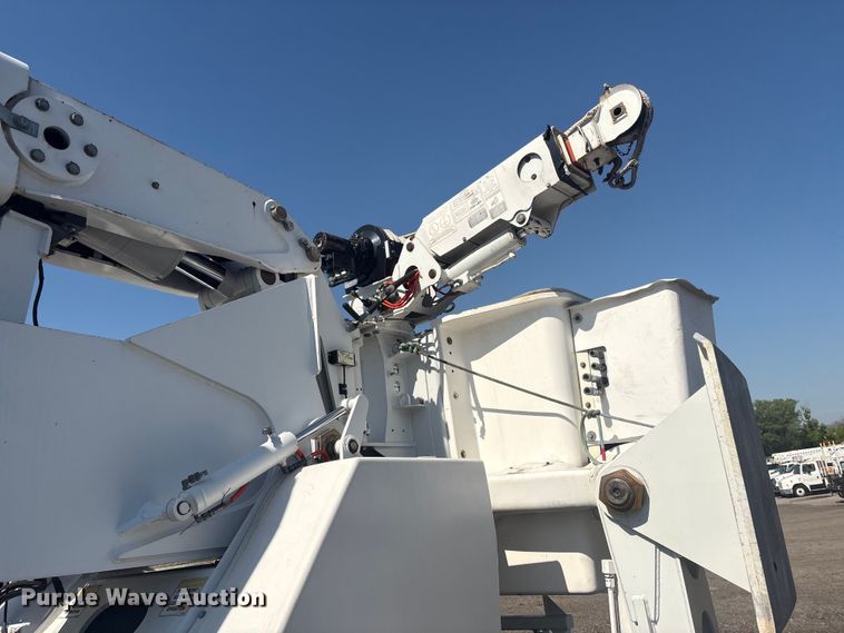 image for item EG8953 Prinoth GT 3000 track carrier with bucket lift