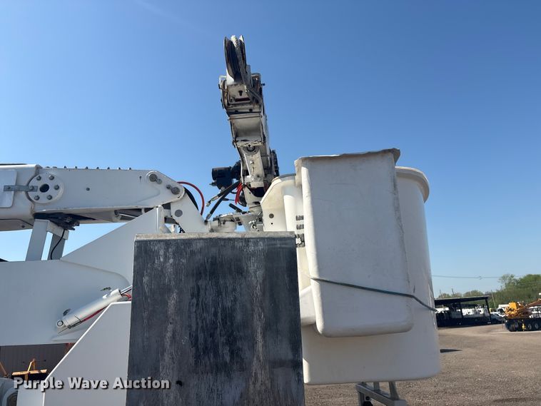 image for item EG8953 Prinoth GT 3000 track carrier with bucket lift