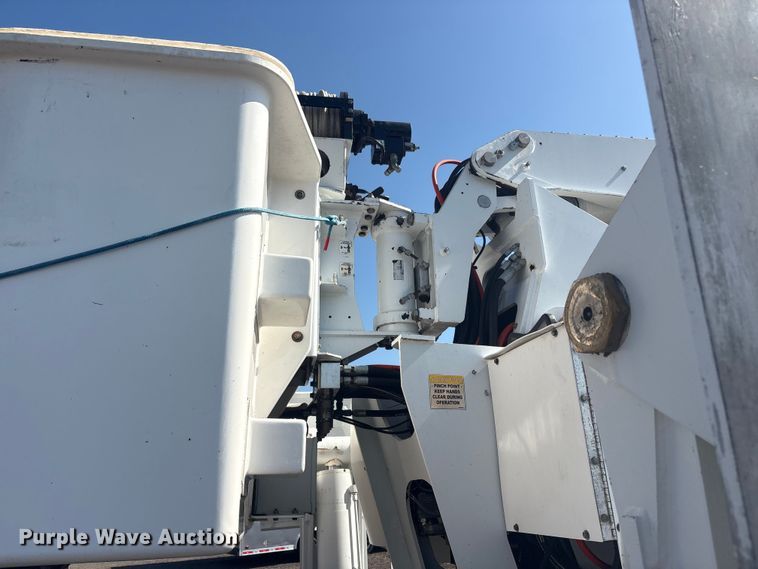 image for item EG8953 Prinoth GT 3000 track carrier with bucket lift