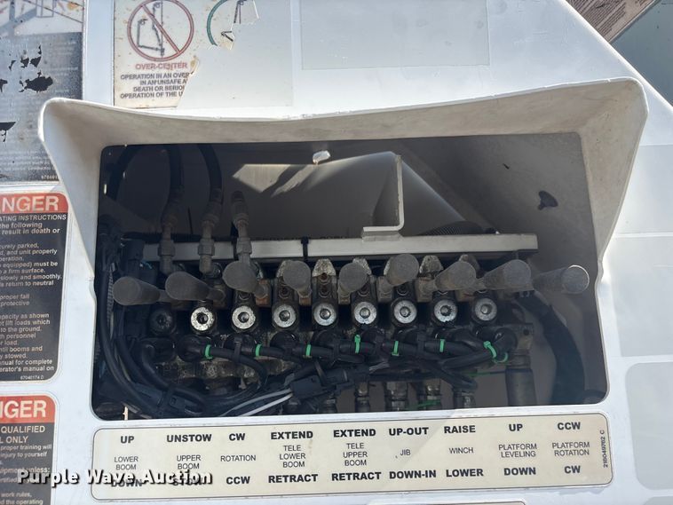 image for item EG8953 Prinoth GT 3000 track carrier with bucket lift