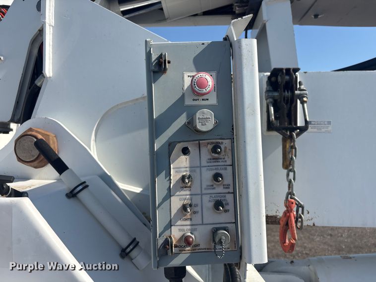 image for item EG8953 Prinoth GT 3000 track carrier with bucket lift