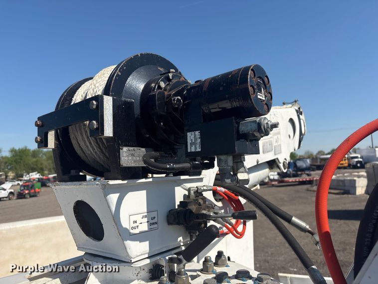 image for item EG8953 Prinoth GT 3000 track carrier with bucket lift