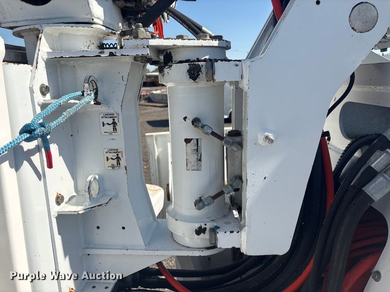 image for item EG8953 Prinoth GT 3000 track carrier with bucket lift