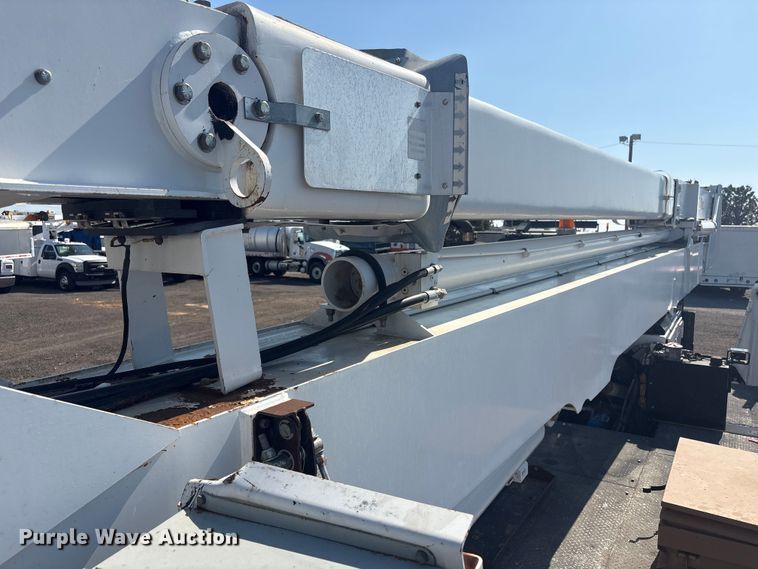 image for item EG8953 Prinoth GT 3000 track carrier with bucket lift