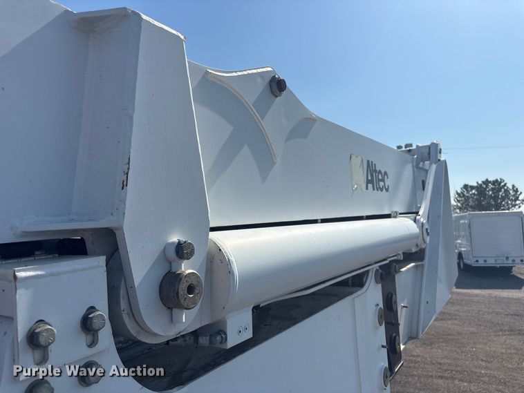 image for item EG8953 Prinoth GT 3000 track carrier with bucket lift