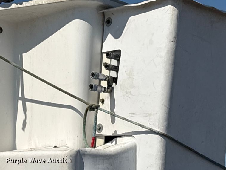 image for item EG8953 Prinoth GT 3000 track carrier with bucket lift