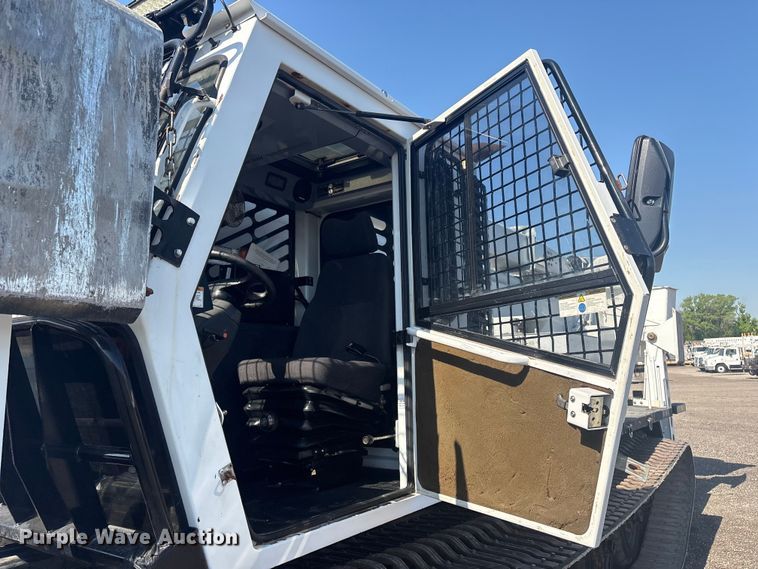 image for item EG8953 Prinoth GT 3000 track carrier with bucket lift