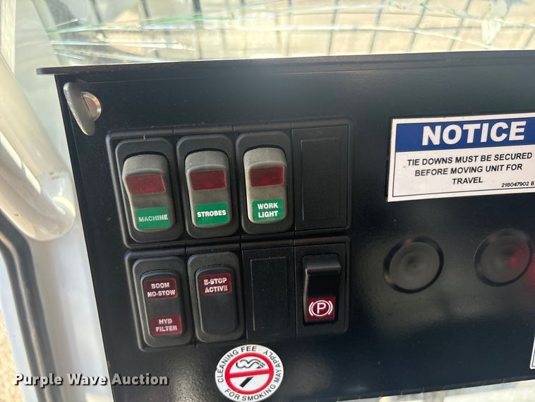 image for item EG8953 Prinoth GT 3000 track carrier with bucket lift