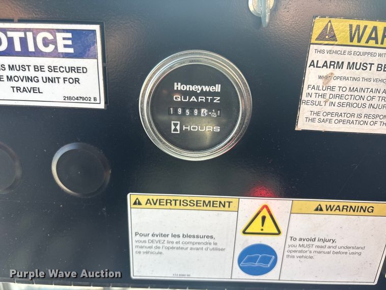 image for item EG8953 Prinoth GT 3000 track carrier with bucket lift