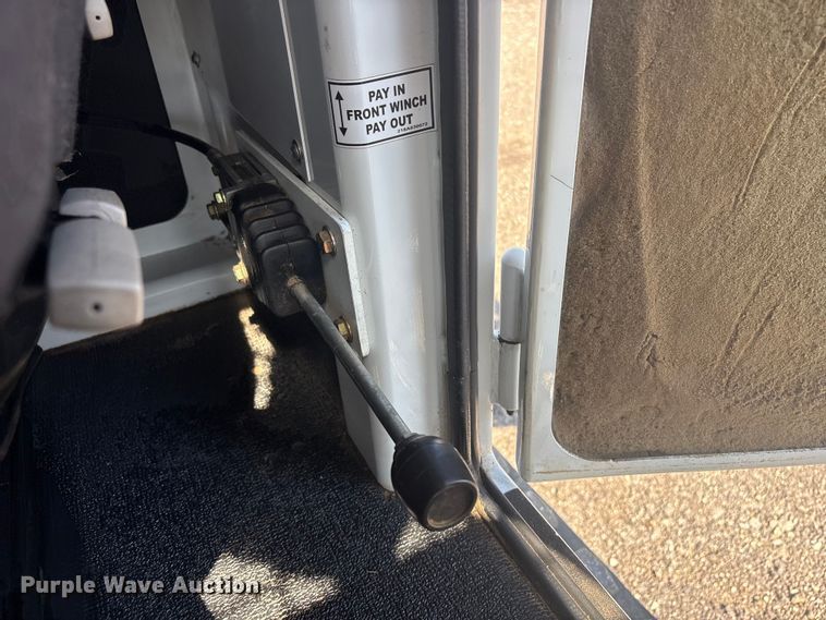 image for item EG8953 Prinoth GT 3000 track carrier with bucket lift