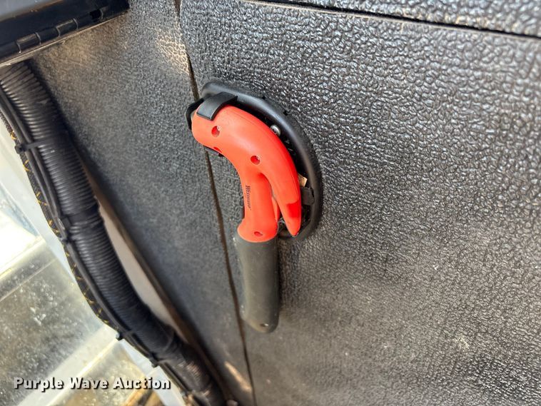 image for item EG8953 Prinoth GT 3000 track carrier with bucket lift