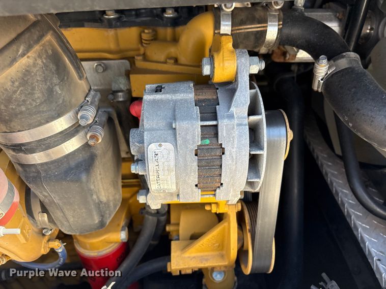 image for item EG8953 Prinoth GT 3000 track carrier with bucket lift