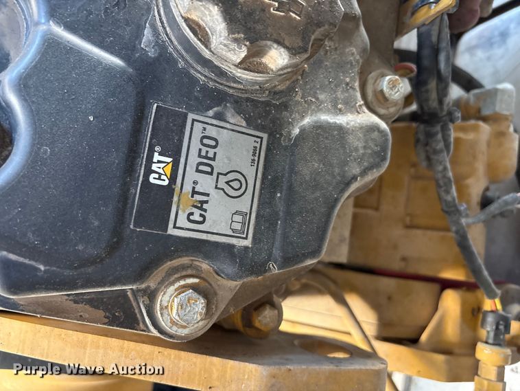 image for item EG8953 Prinoth GT 3000 track carrier with bucket lift