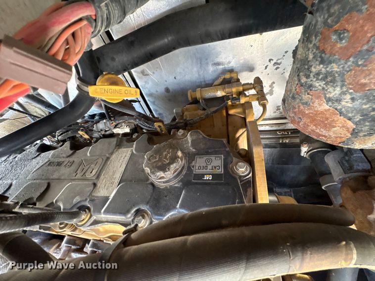 image for item EG8953 Prinoth GT 3000 track carrier with bucket lift