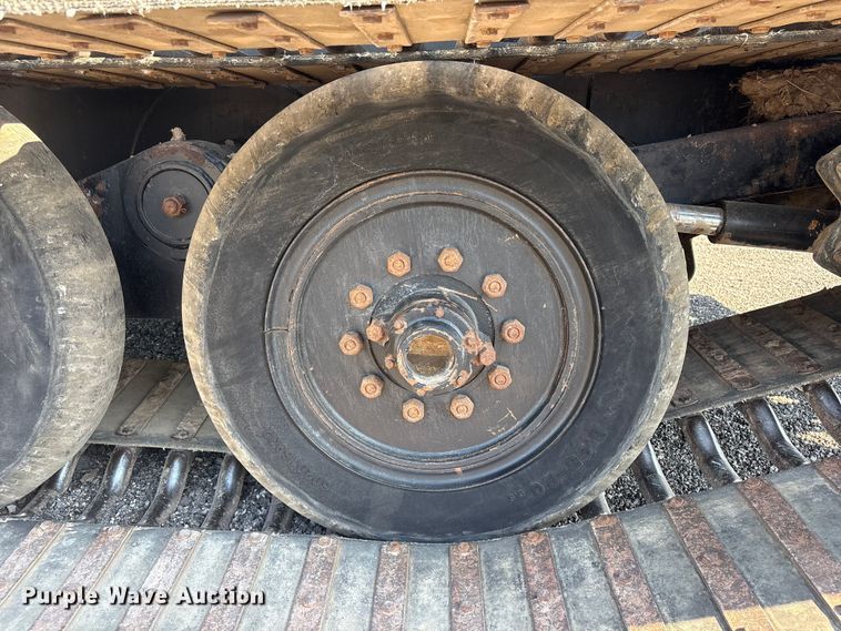 image for item EG8953 Prinoth GT 3000 track carrier with bucket lift