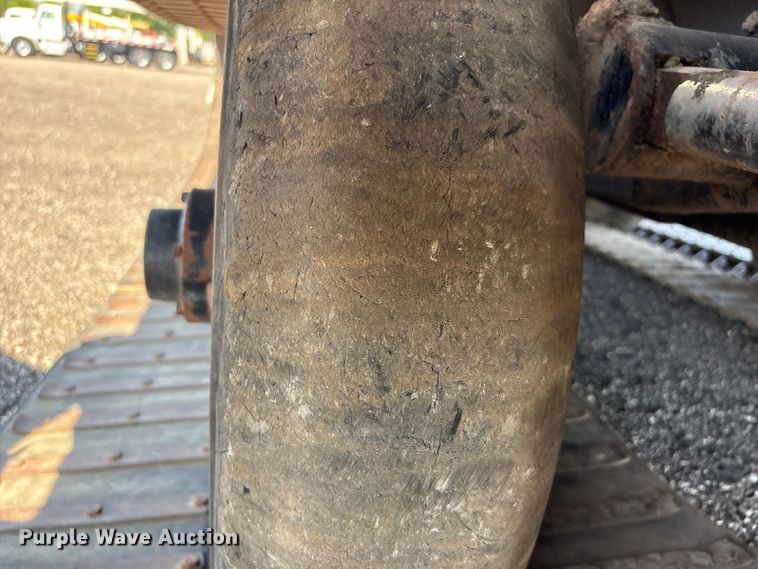 image for item EG8953 Prinoth GT 3000 track carrier with bucket lift