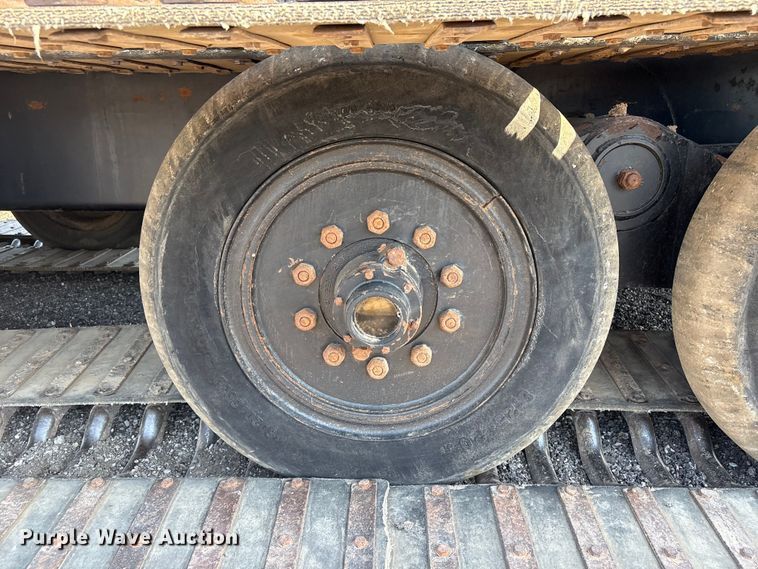 image for item EG8953 Prinoth GT 3000 track carrier with bucket lift