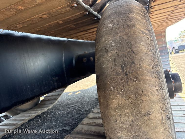 image for item EG8953 Prinoth GT 3000 track carrier with bucket lift