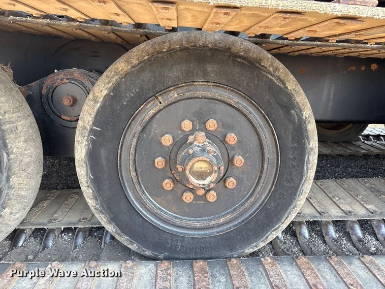 image for item EG8953 Prinoth GT 3000 track carrier with bucket lift