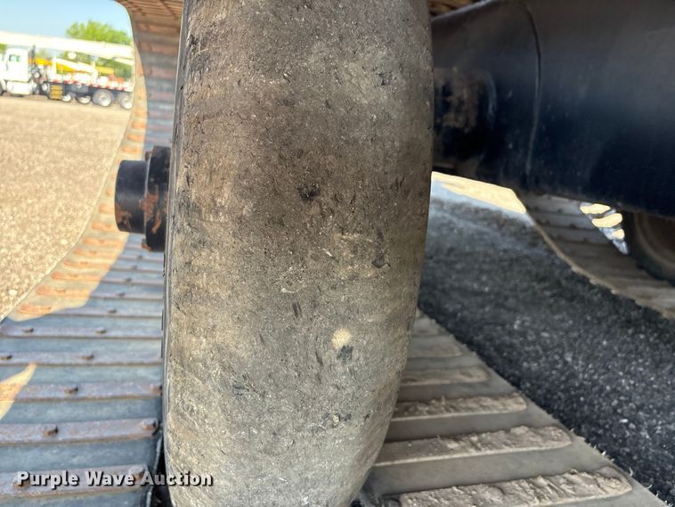 image for item EG8953 Prinoth GT 3000 track carrier with bucket lift